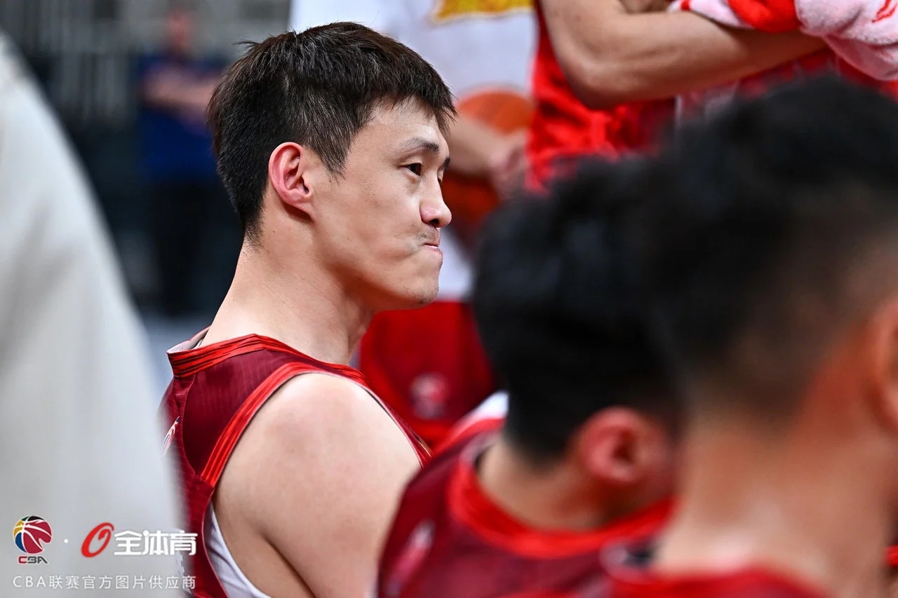 包含深圳男篮发布备战花絮；赛后主帅复盘；社区盾任务艰巨；年轻球员得到机会的词条